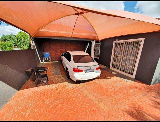 3 BEDROOM HOUSE FOR SALE IN THE ORCHARDS